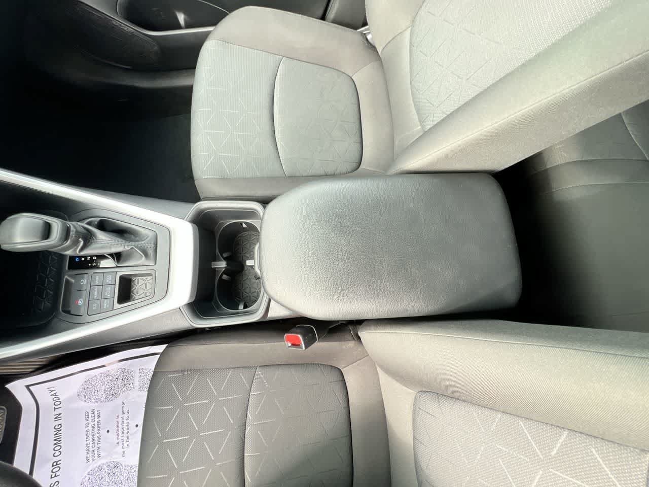 Used 2025 Toyota RAV4 XLE AWD/4WD image 21