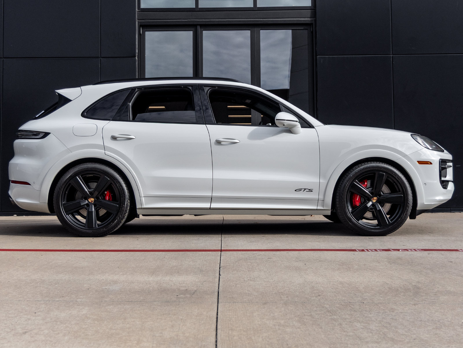 Certified 2025 Porsche Cayenne GTS AWD/4WD image 12