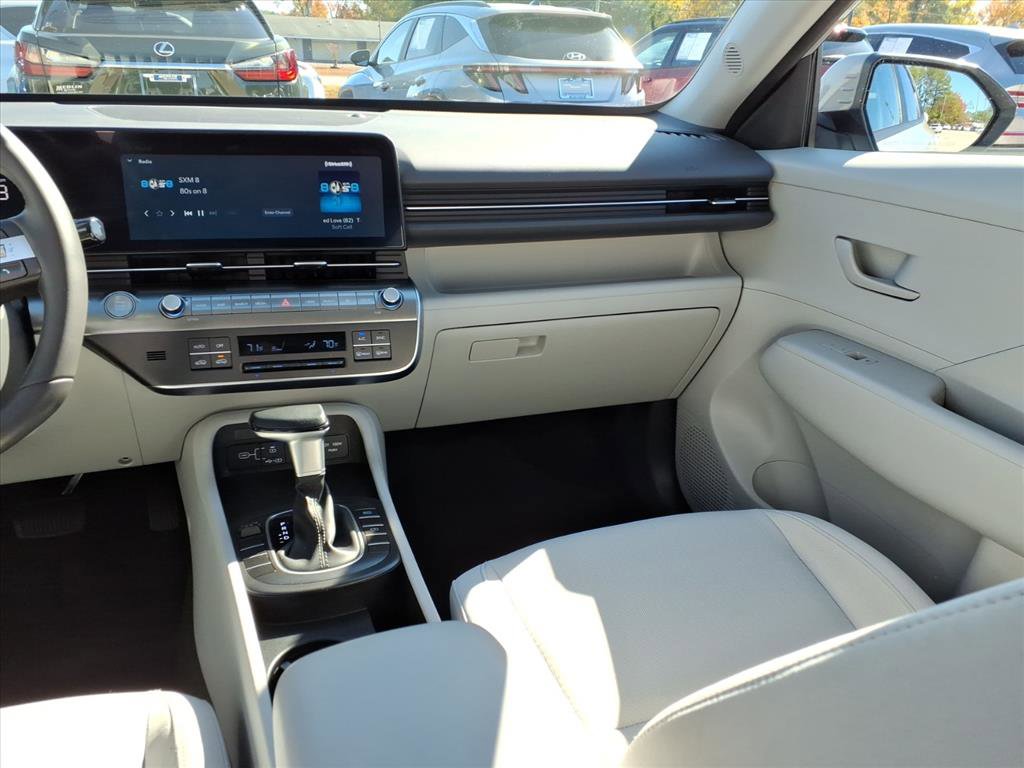 Certified 2025 Hyundai Kona SEL image 8