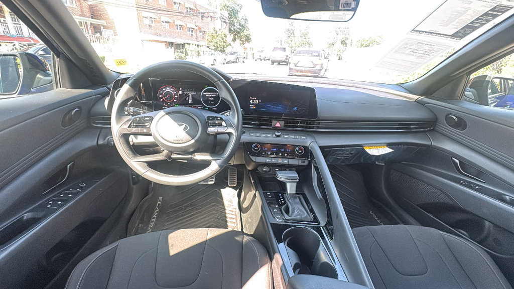 Used 2025 Hyundai Elantra SEL FWD image 29