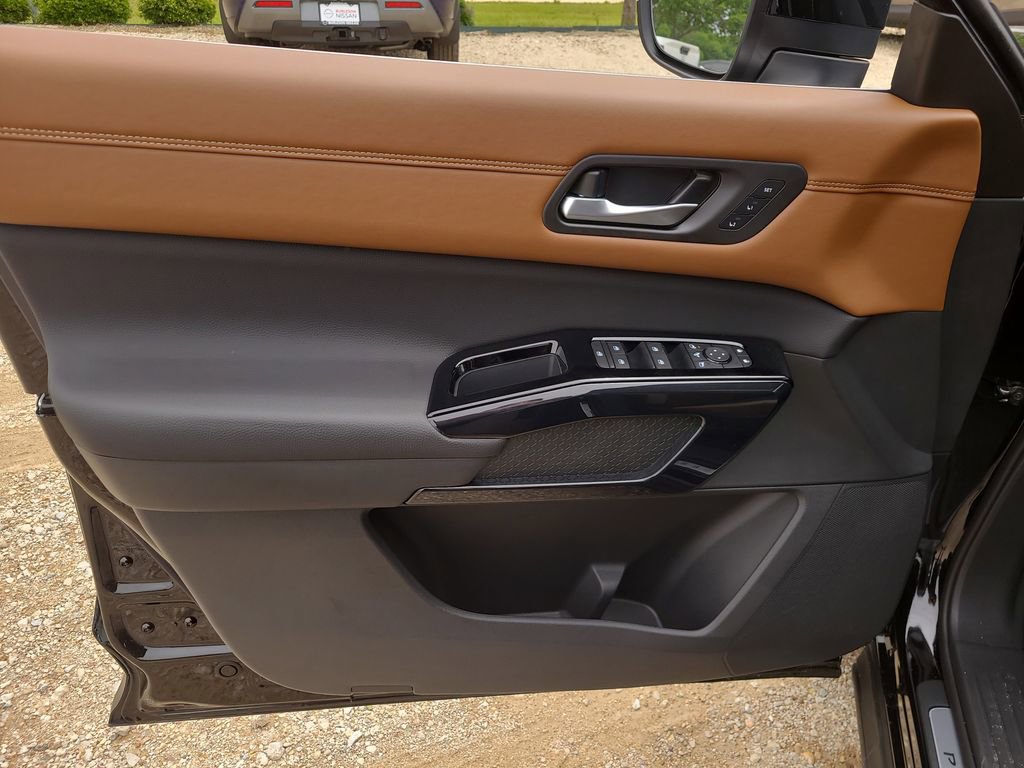 New 2026 Nissan Pathfinder Platinum FWD image 15