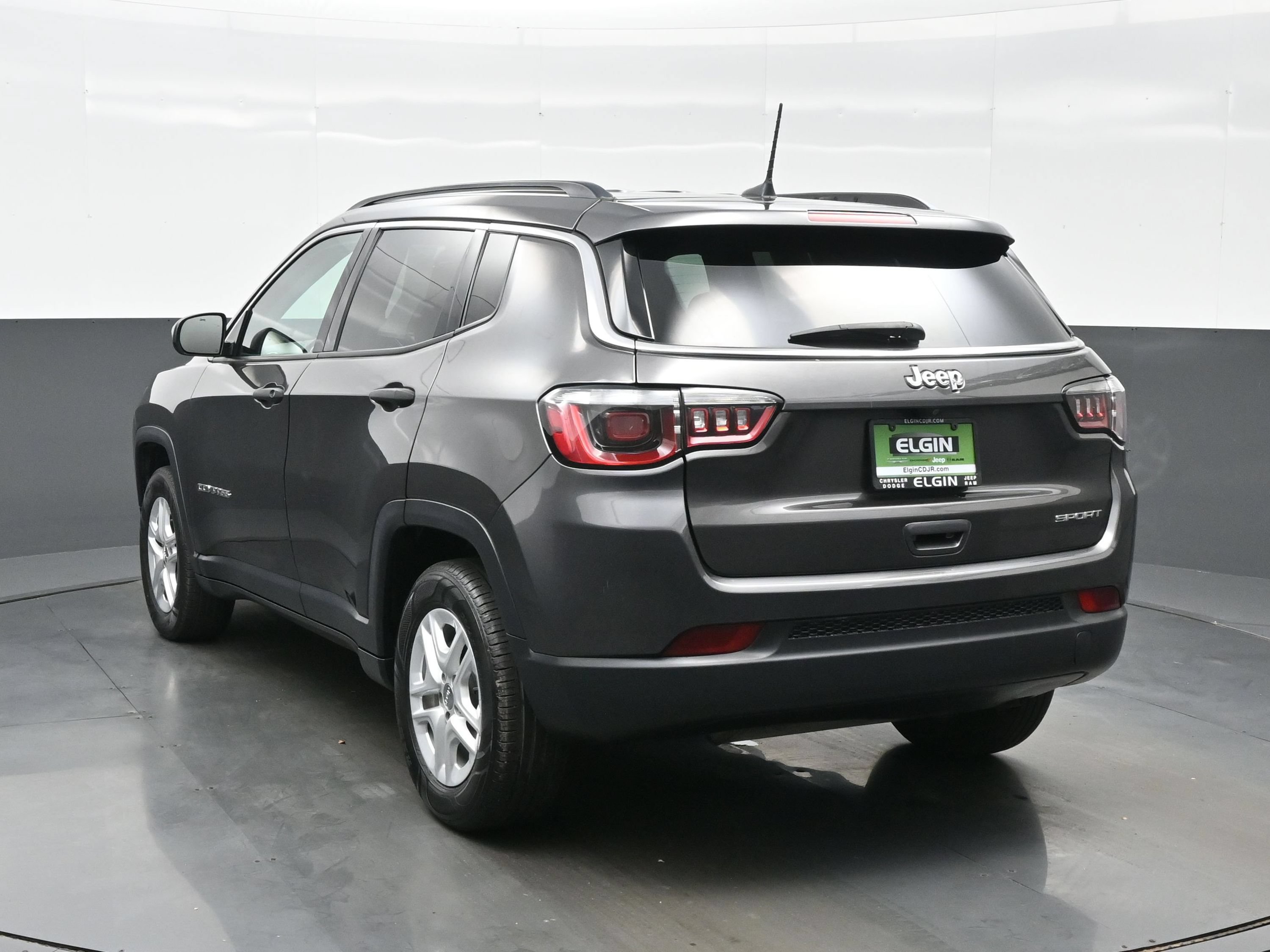 Used 2019 Jeep Compass Sport FWD image 4
