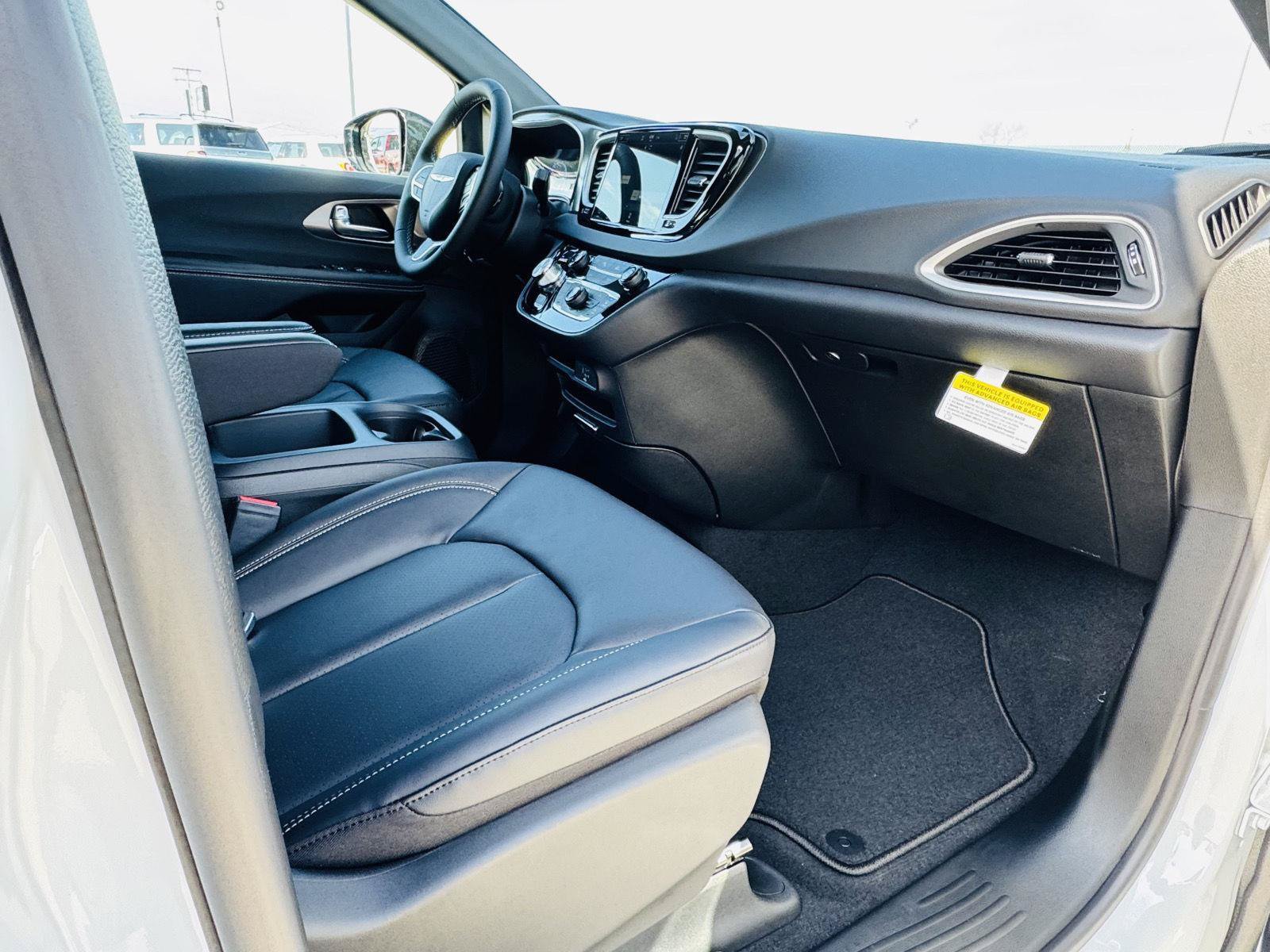 New 2026 Chrysler Voyager LX FWD image 36