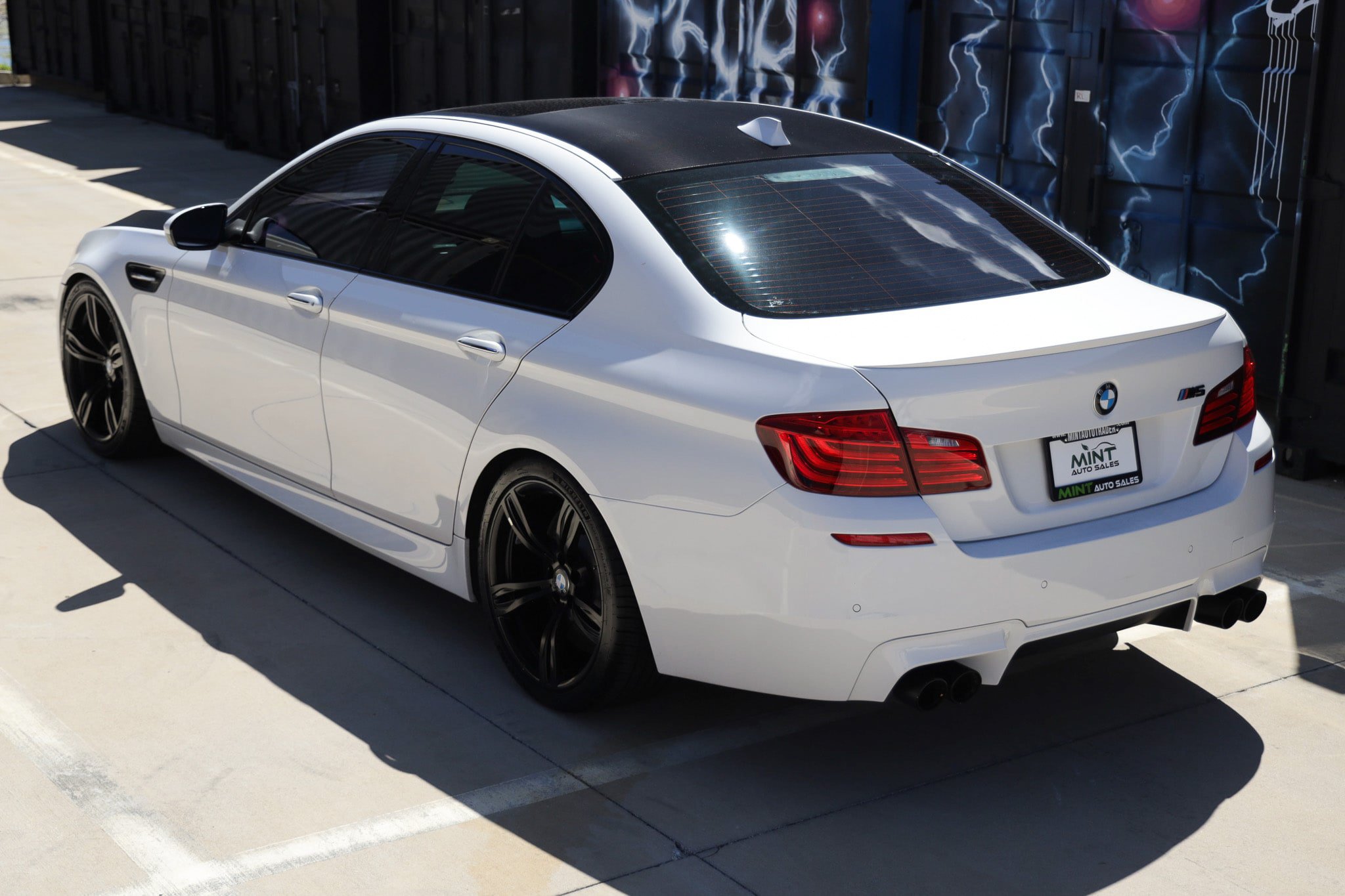 Used 2016 BMW M5 RWD image 8