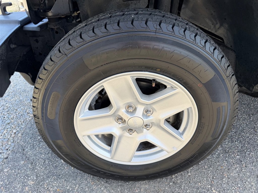 Used 2016 Jeep Wrangler Unlimited Sahara image 8