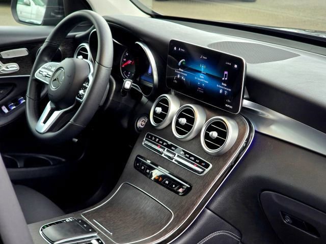 Used 2020 Mercedes-Benz GLC 300 4MATIC image 18