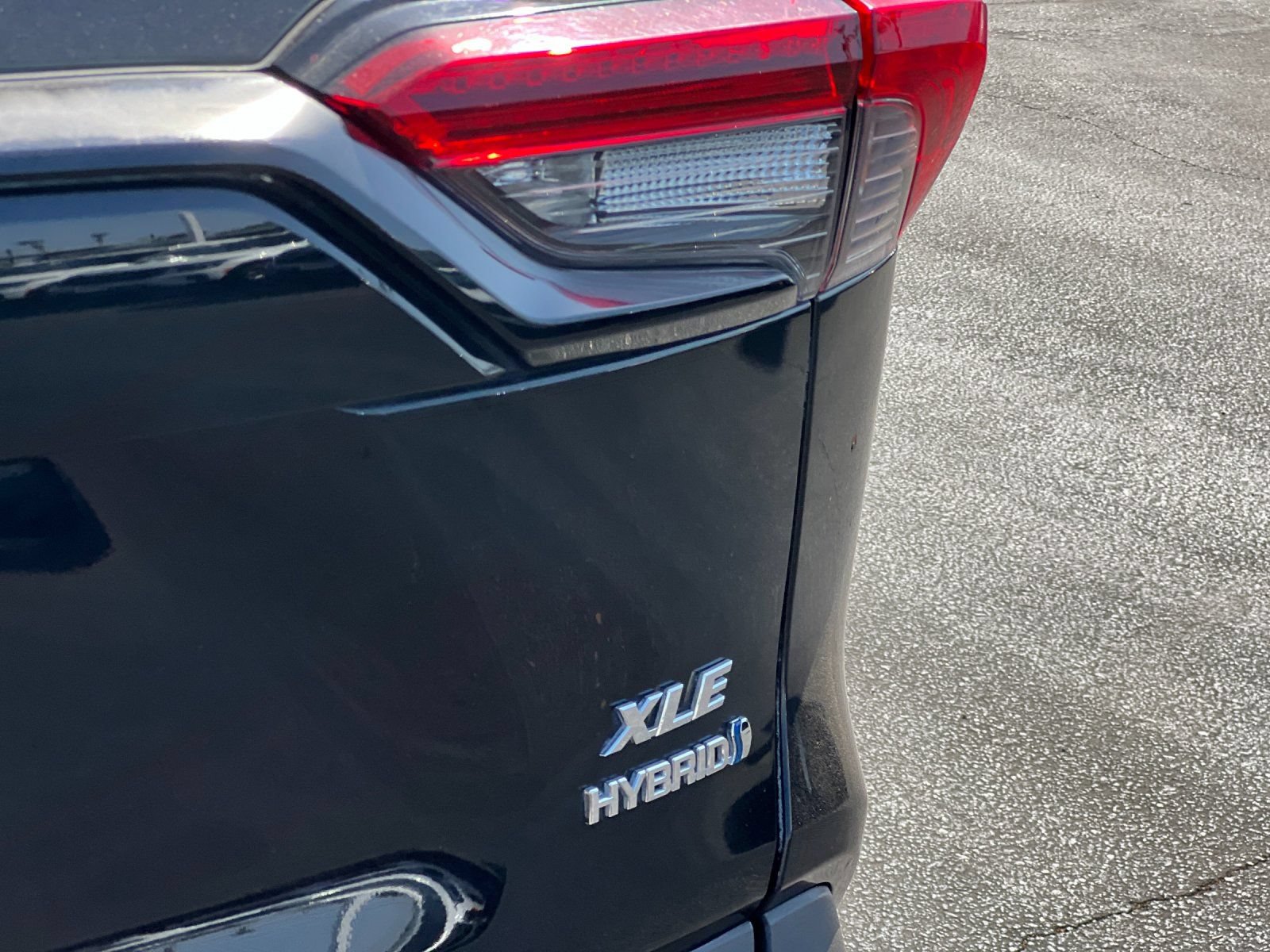 Used 2020 Toyota RAV4 XLE w/ All Weather Liner Package AWD/4WD image 25