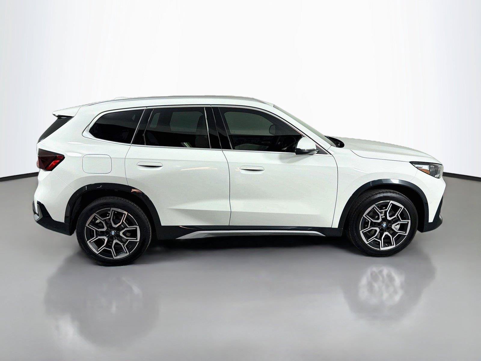New 2027 BMW X1 xDrive28i AWD/4WD image 4
