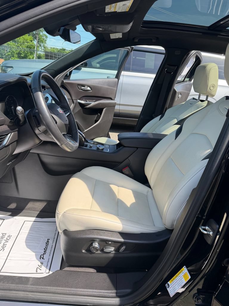 Used 2022 Cadillac XT4 Sport AWD/4WD image 10