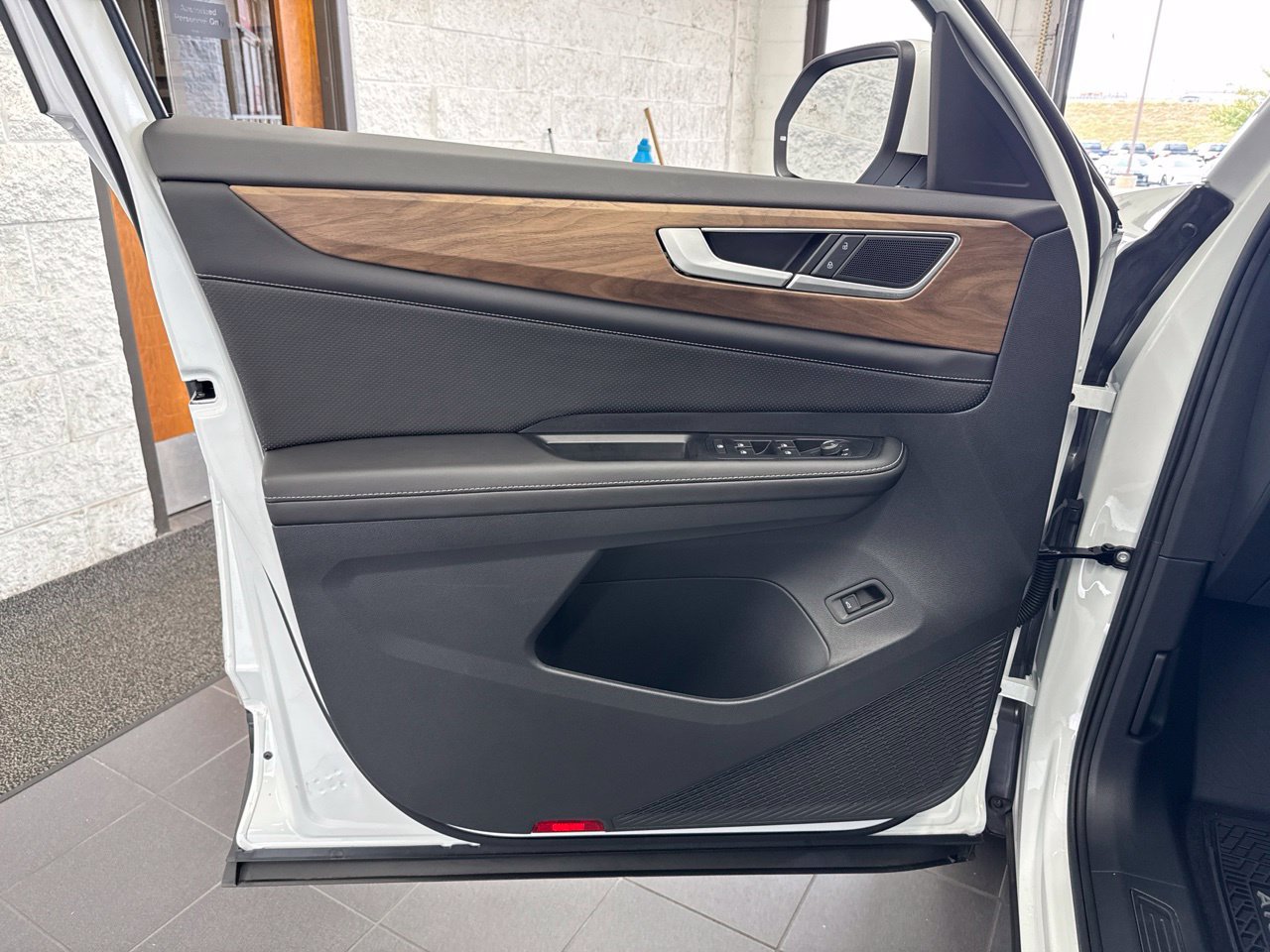 Used 2026 Volkswagen Atlas SE FWD image 41