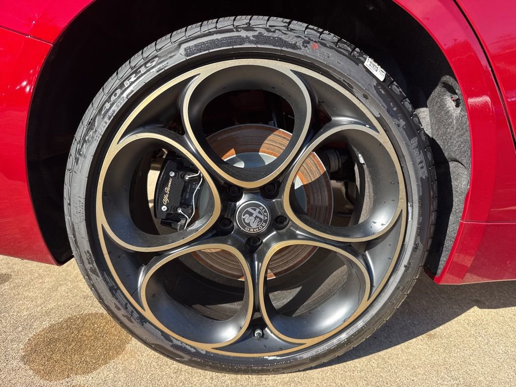 New 2025 Alfa Romeo Giulia AWD w/ Driving Assist Package image 24