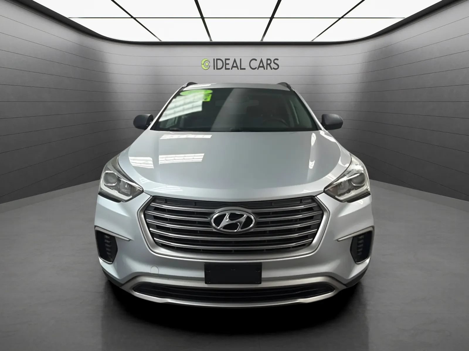 Used 2017 Hyundai Santa Fe SE FWD image 2