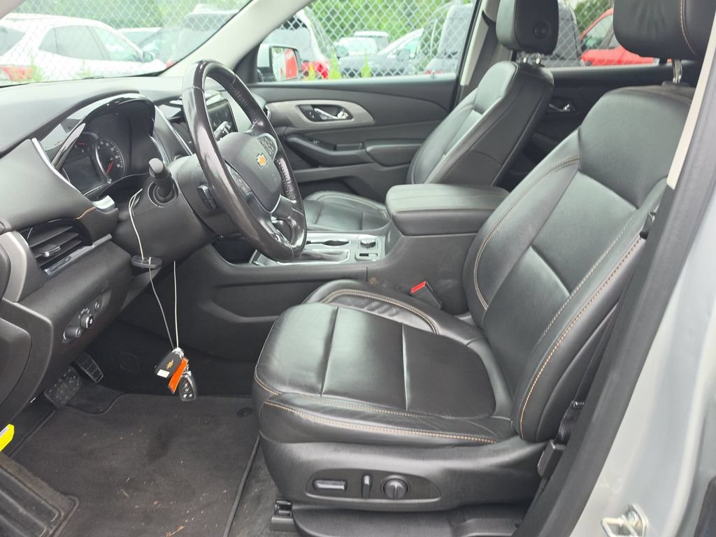 Used 2020 Chevrolet Traverse LT w/ LT Premium Package AWD/4WD image 2