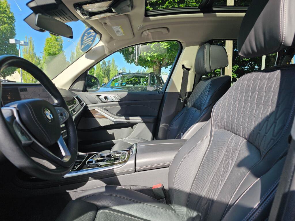 Used 2025 BMW X7 xDrive40i AWD/4WD image 23