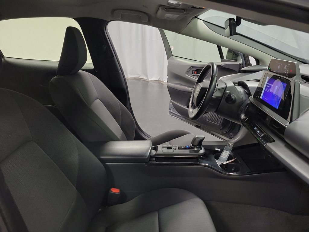 Used 2023 Toyota Prius LE FWD image 32
