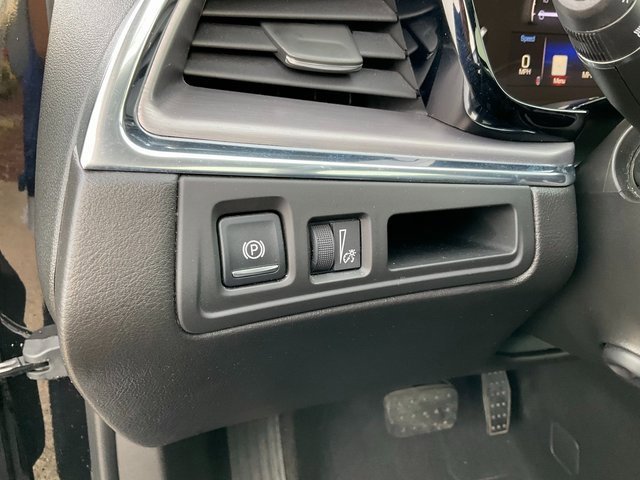 Used 2017 Cadillac XT5 Luxury w/ Driver Awareness Package image 10