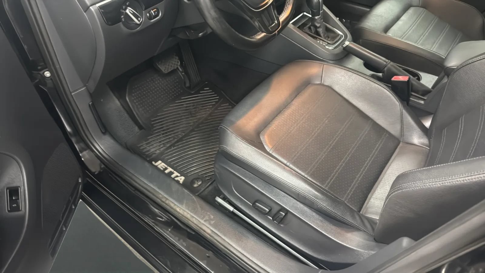 Used 2015 Volkswagen Jetta SEL FWD image 26