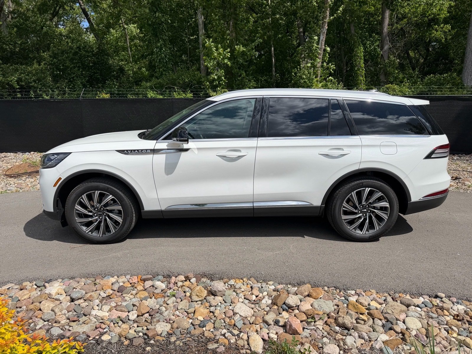 New 2026 Lincoln Aviator AWD image 2