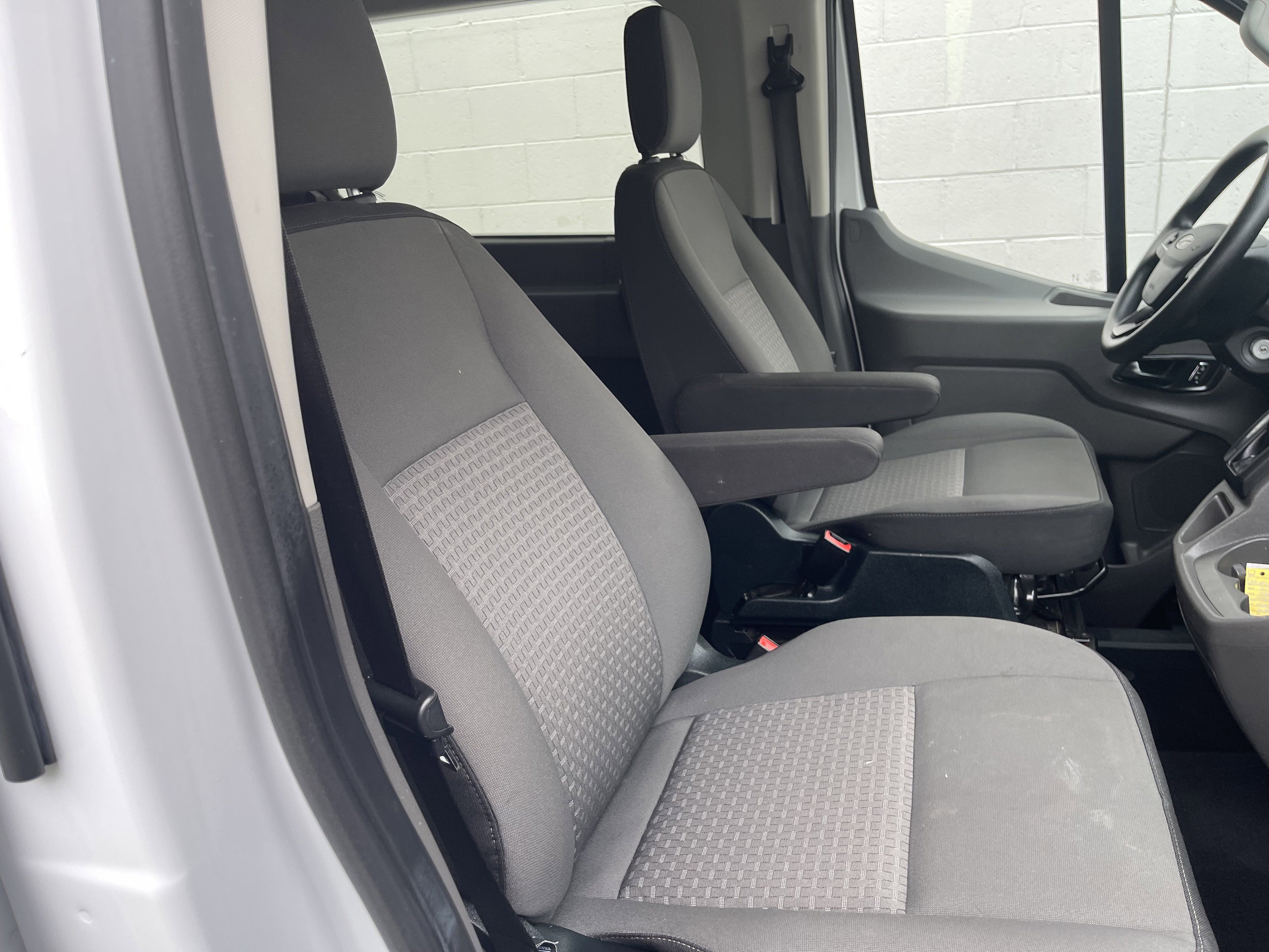 Used 2023 Ford Transit 350 XLT image 21