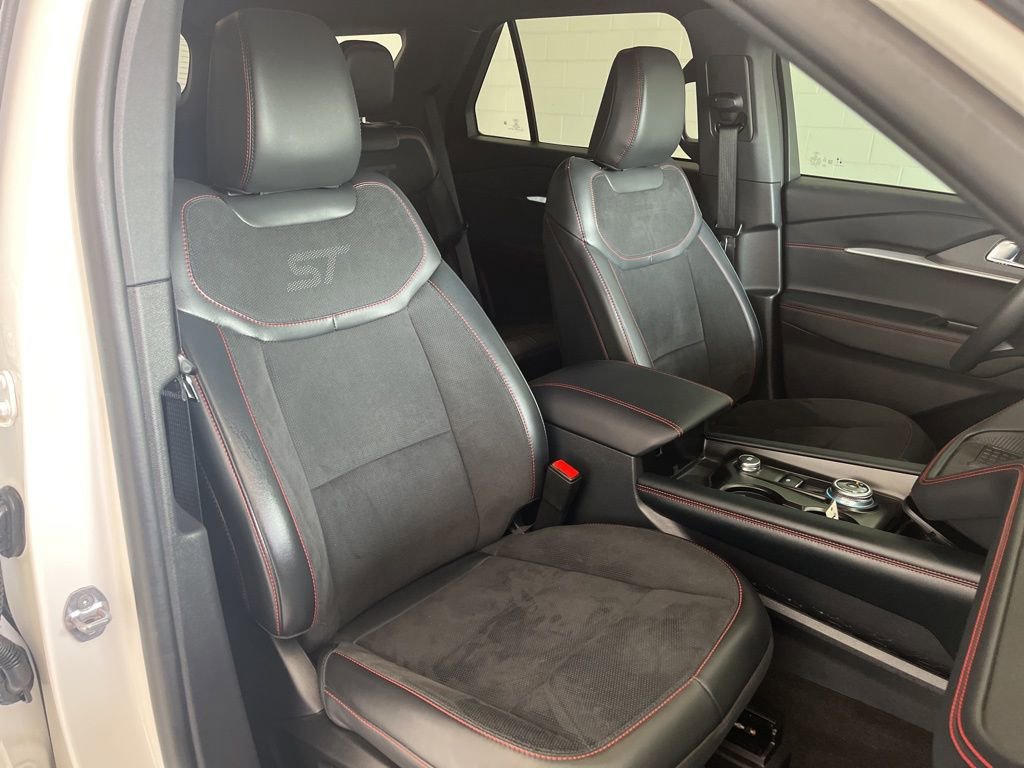 Used 2025 Ford Explorer ST image 40