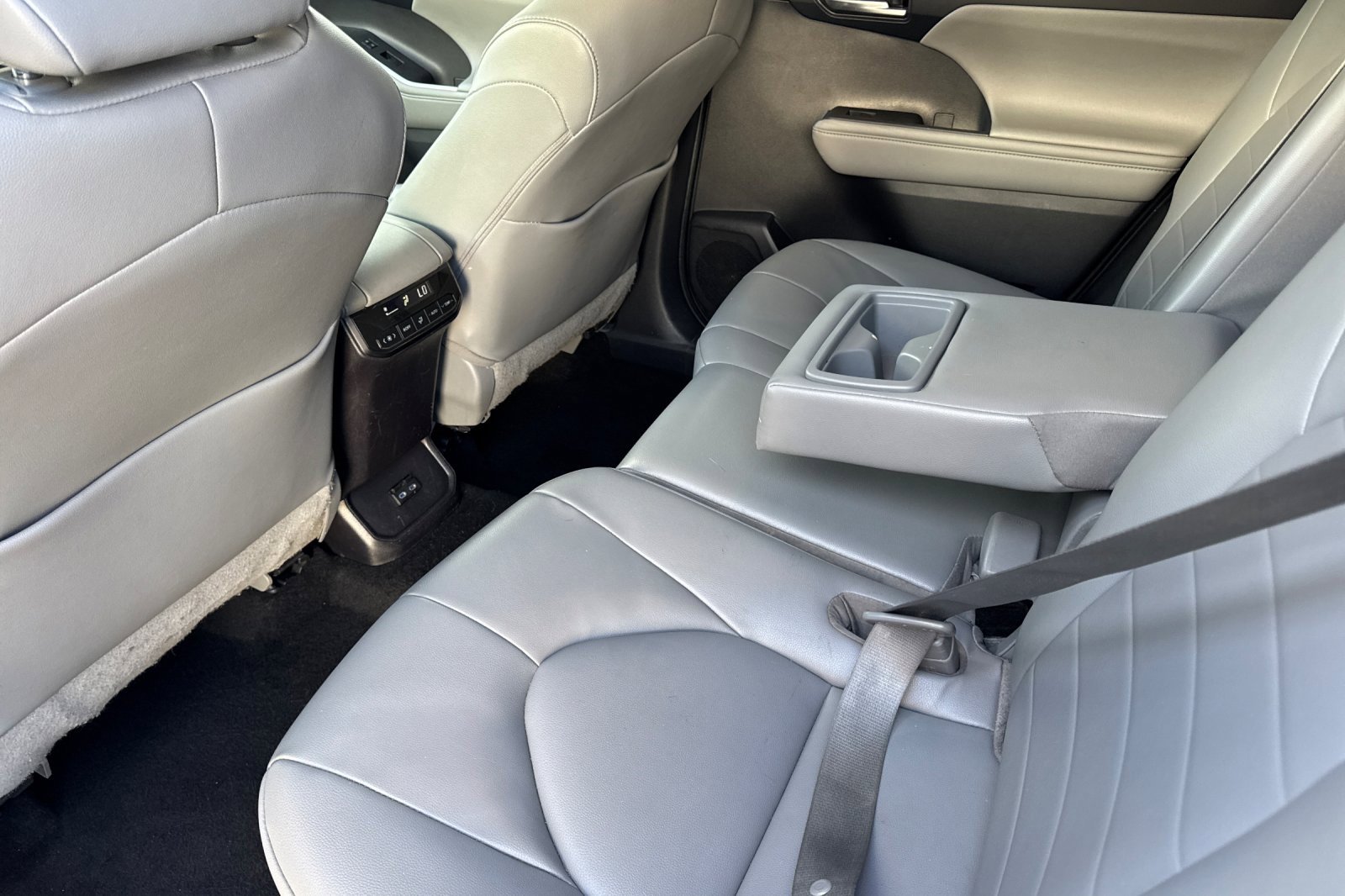 Used 2022 Toyota Highlander XLE image 15