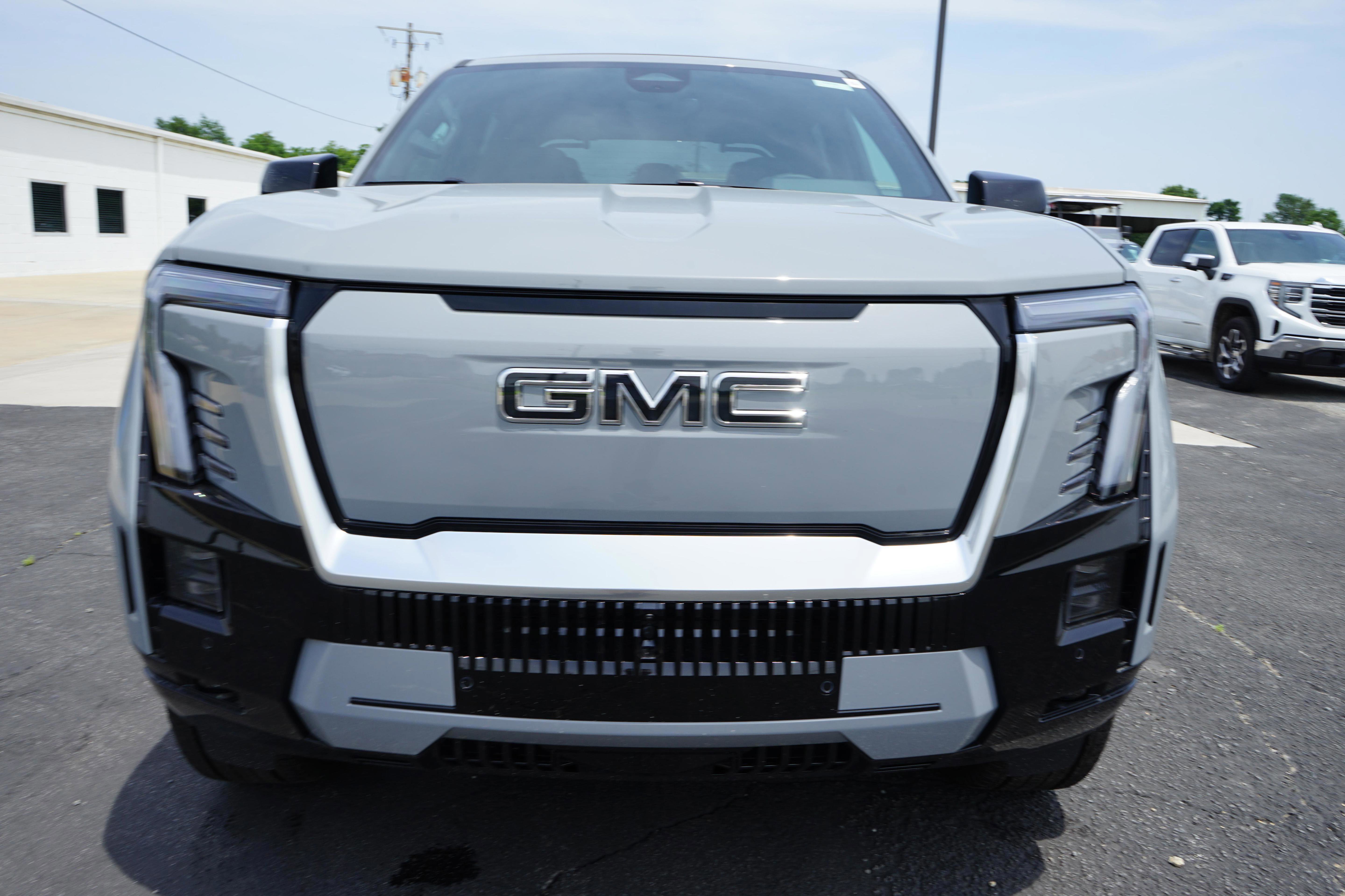 New 2025 GMC Sierra EV Denali image 8
