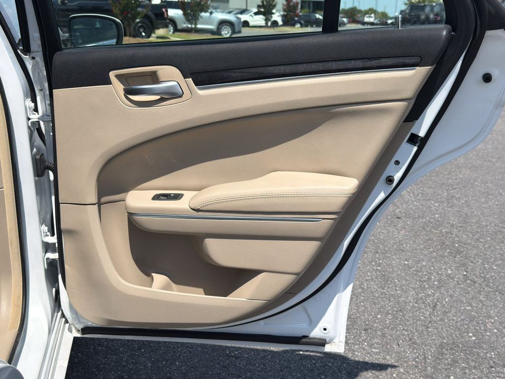 Used 2013 Chrysler 300 RWD image 29