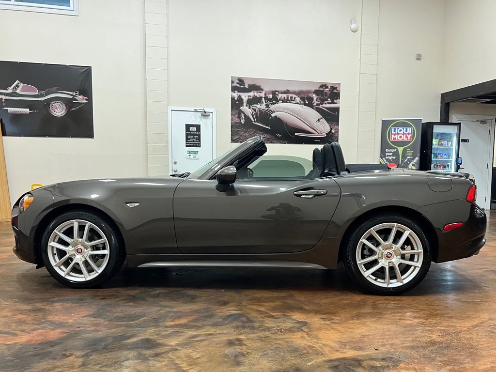 Used 2017 FIAT 124 Spider Classica RWD image 6