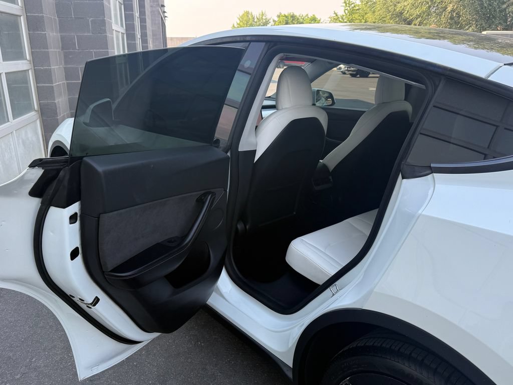 Used 2022 Tesla Model Y Long Range AWD/4WD image 28