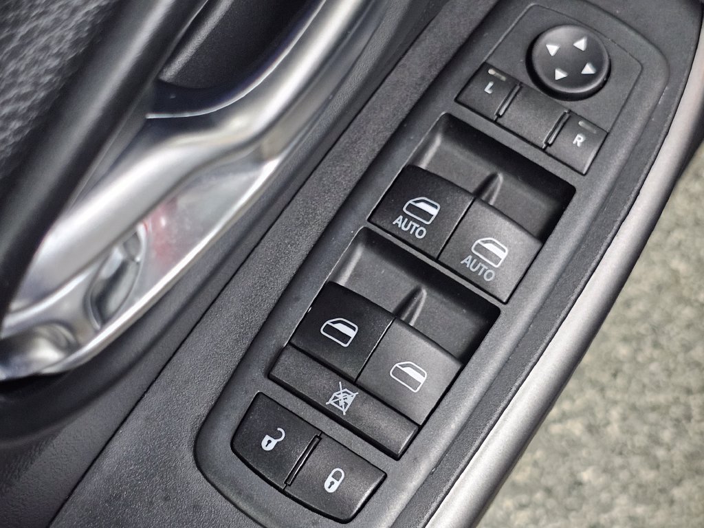 Used 2020 Jeep Cherokee Limited AWD/4WD image 32