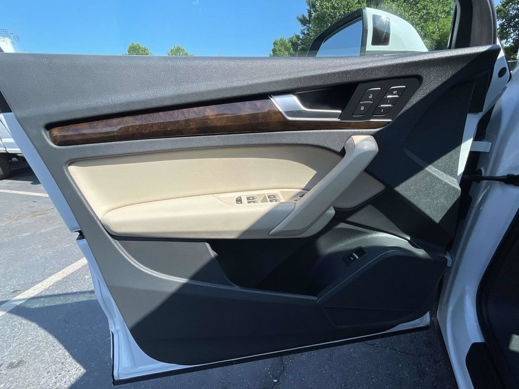 Used 2019 Audi Q5 2.0T Premium w/ Convenience Package AWD/4WD image 23