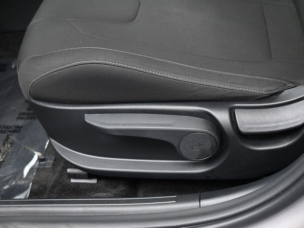 Used 2023 Hyundai Elantra SEL w/ Convenience Package image 12