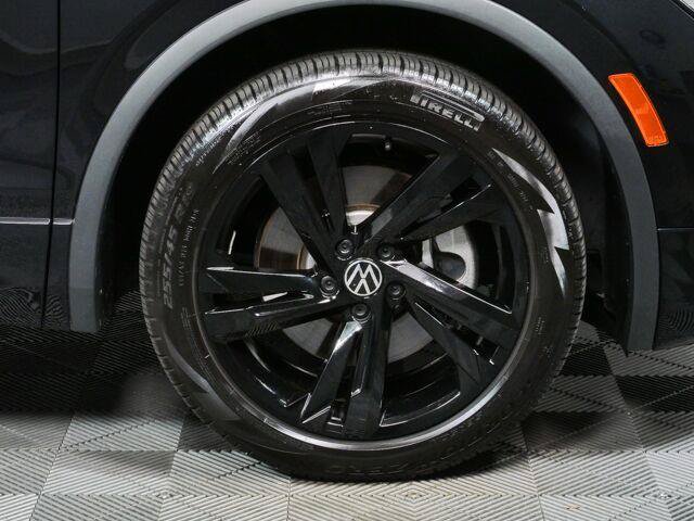 Used 2024 Volkswagen Tiguan SE R-Line FWD image 29