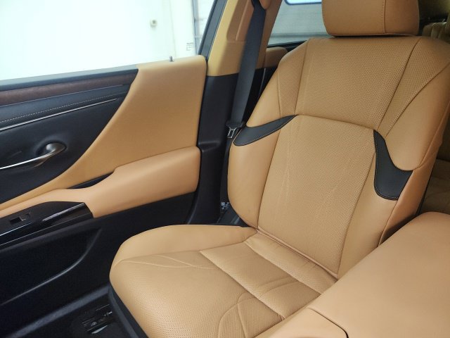 Used 2025 Lexus ES 300h Ultra Luxury FWD image 16