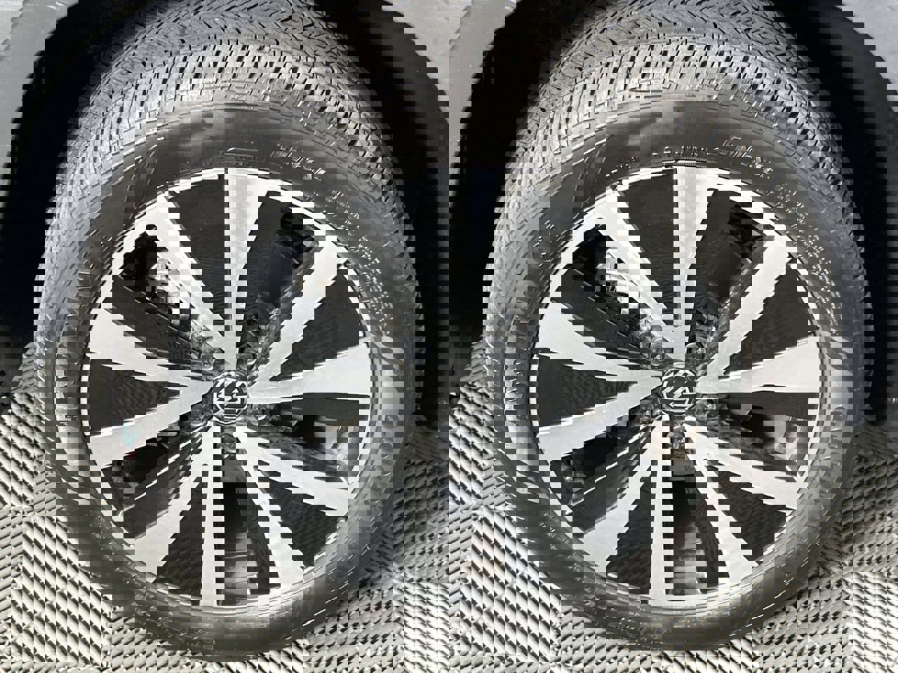 Used 2024 Volkswagen Taos SE image 9