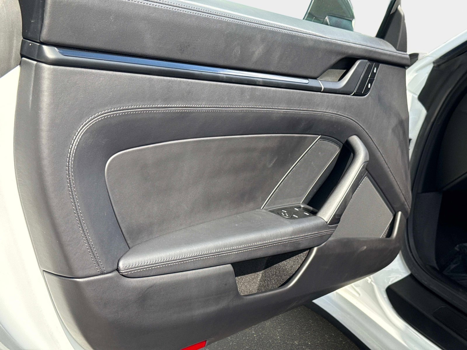 Used 2023 Porsche 911 Carrera T image 30