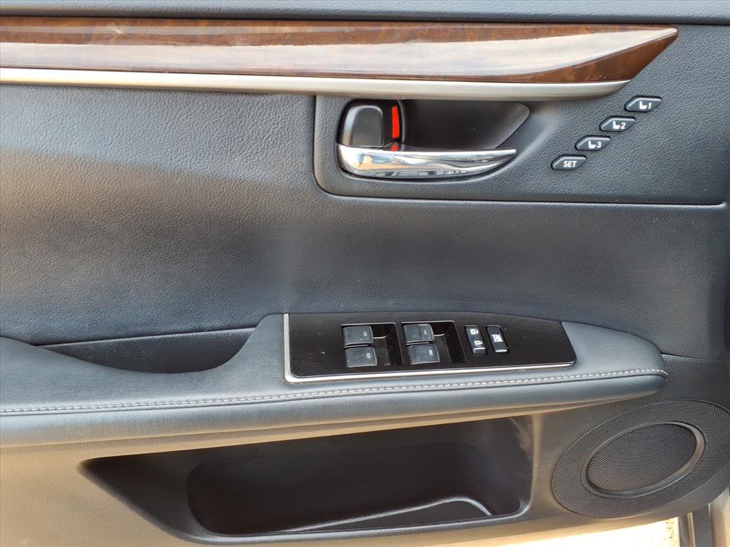 Used 2016 Lexus ES 350 w/ Luxury Package w/Wood Trim image 14