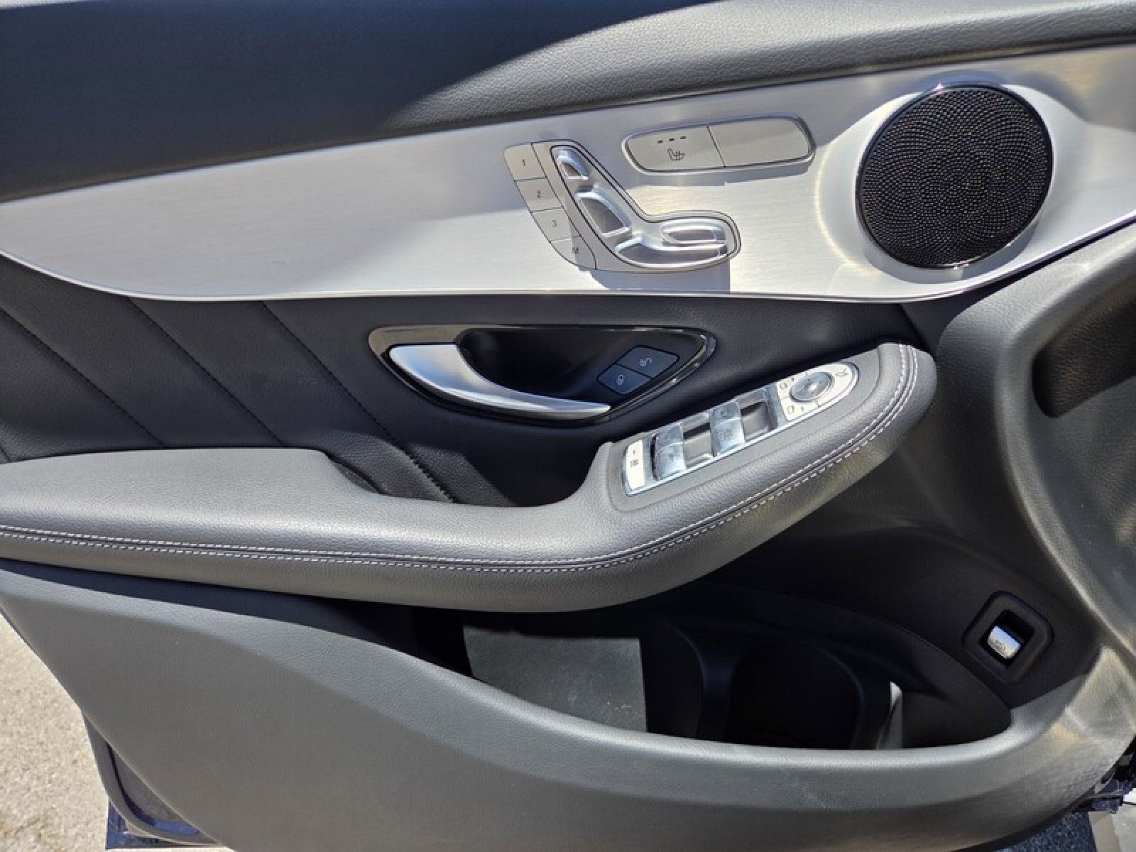 Certified 2022 Mercedes-Benz GLC 300 image 23