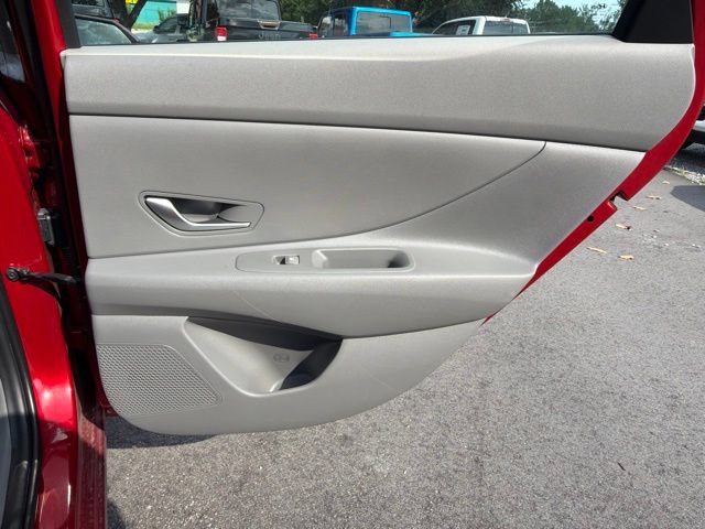 Used 2024 Hyundai Elantra SEL FWD image 13