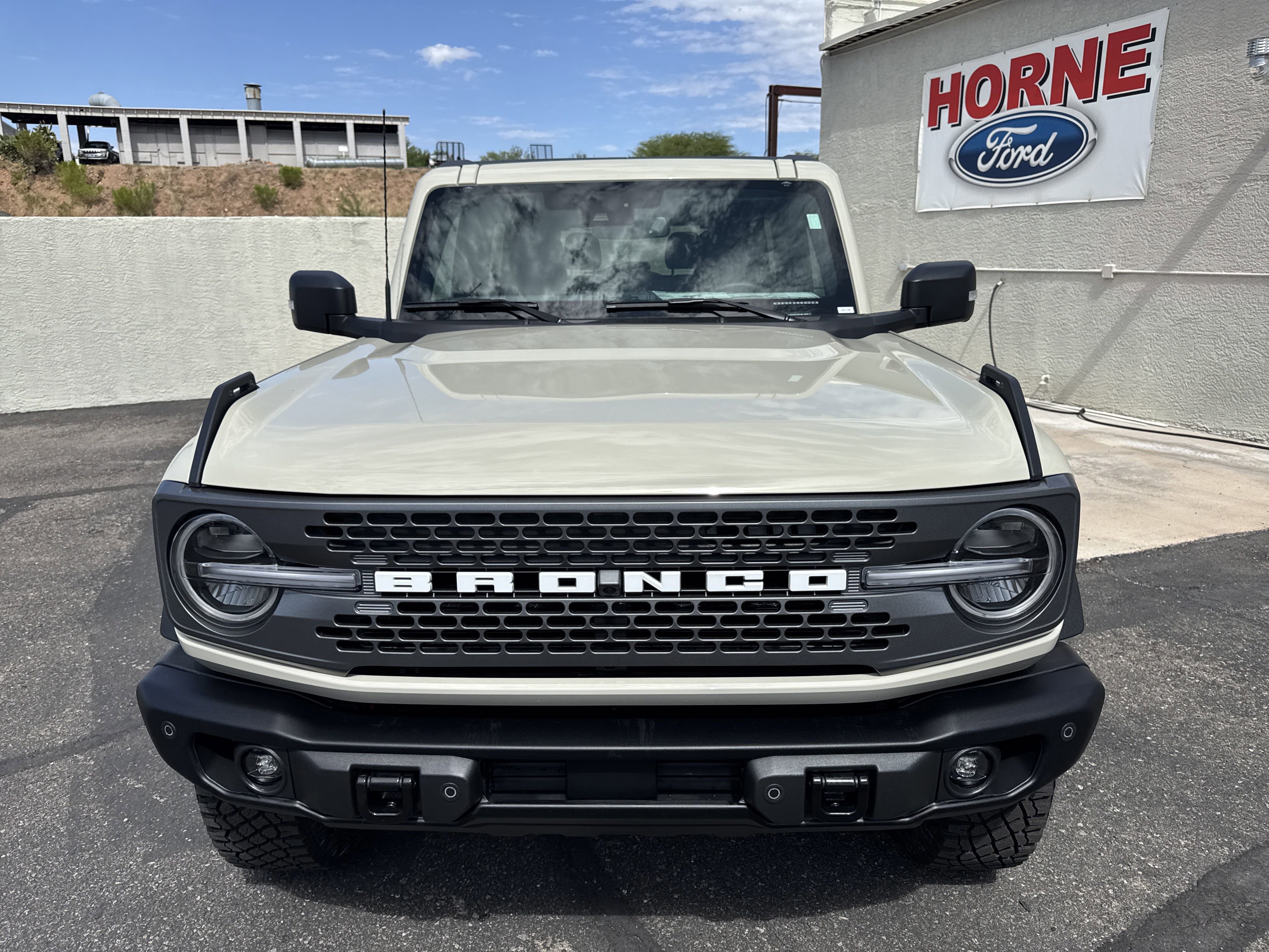 New 2025 Ford Bronco Badlands image 2