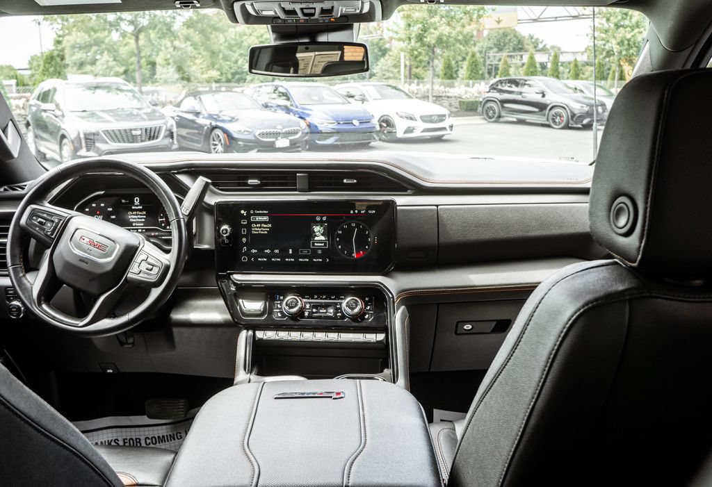 Used 2024 GMC Sierra 2500 AT4 w/ AT4 Preferred Package AWD/4WD image 8