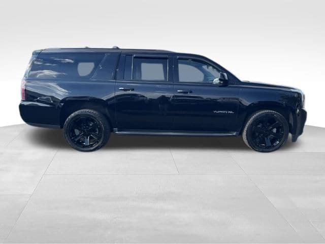 Used 2019 GMC Yukon XL SLT w/ Graphite Performance Edition AWD/4WD image 2