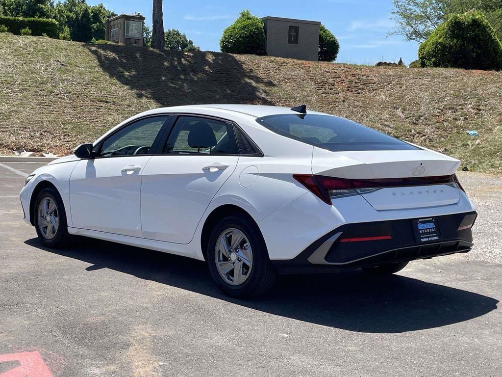 Certified 2026 Hyundai Elantra SE FWD image 5