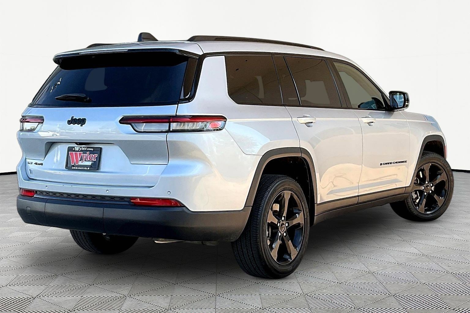 Used 2023 Jeep Grand Cherokee L Laredo AWD/4WD image 6