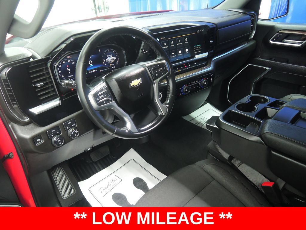 Used 2025 Chevrolet Silverado 1500 LT AWD/4WD image 5