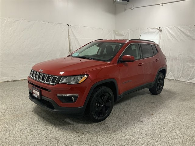 Used 2017 Jeep Compass Latitude image 2
