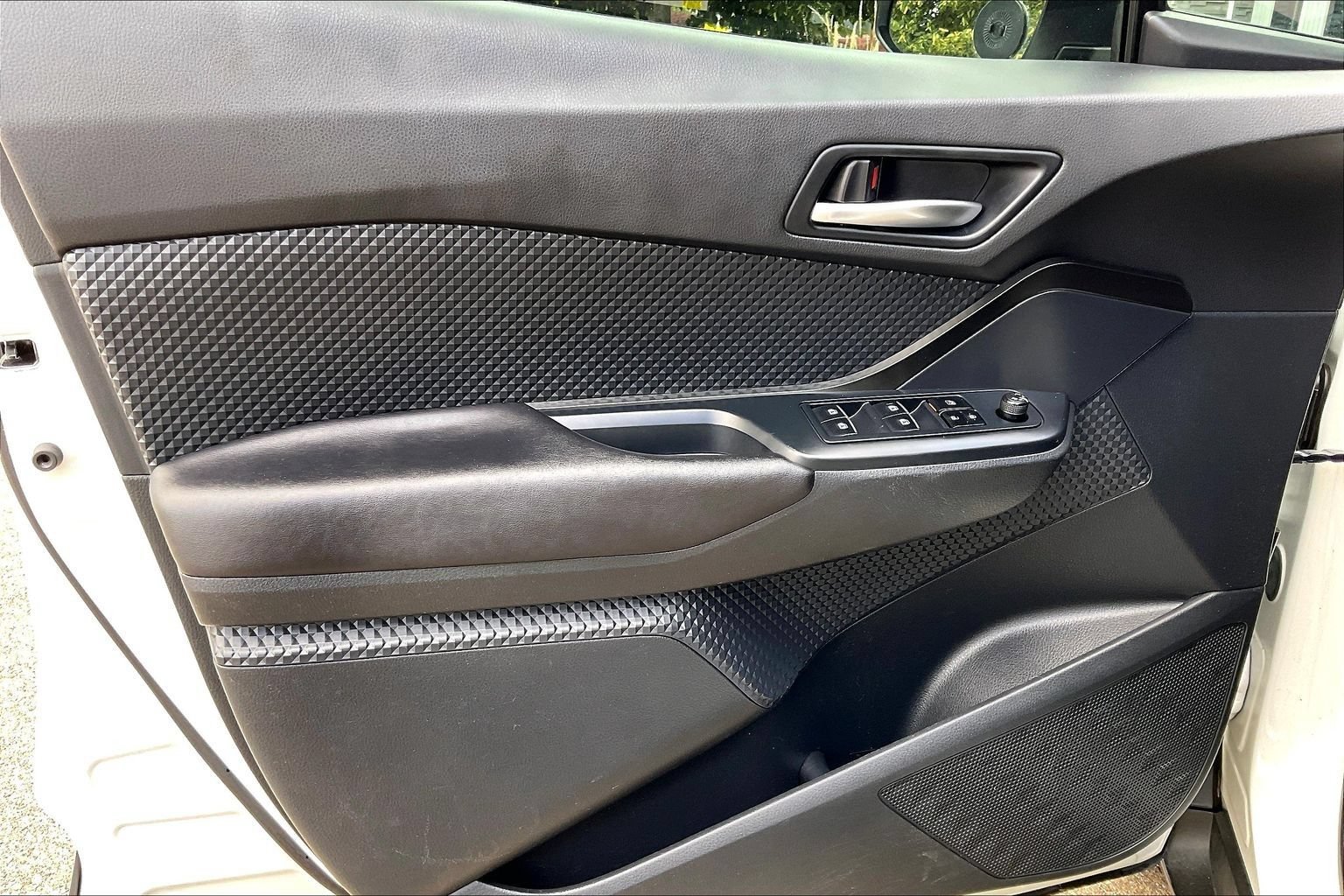 Used 2018 Toyota C-HR XLE FWD image 19