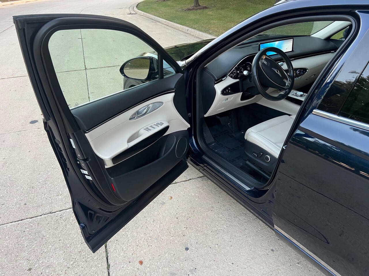 Used 2023 Genesis GV70 2.5T AWD/4WD image 18