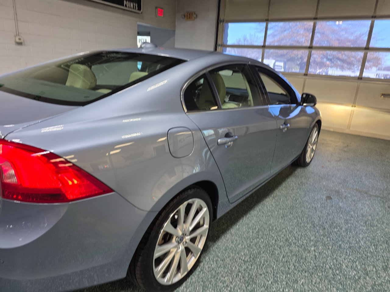 Used 2018 Volvo S60 T5 Inscription Platinum image 7
