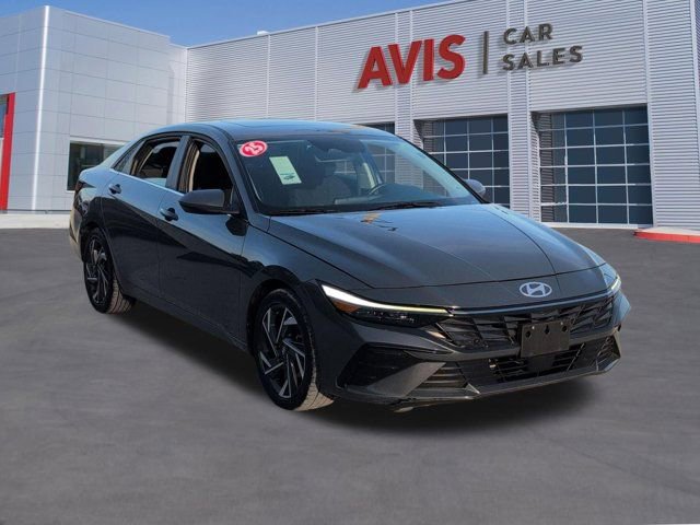 Used 2025 Hyundai Elantra SEL FWD image 3